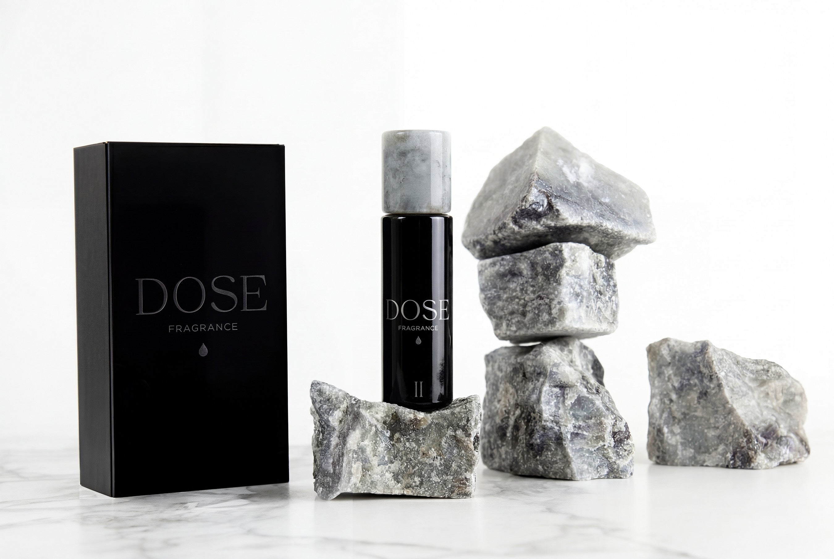 Parfum huileux de niche DOSE Fragrance N°II - Rosé, boisé, addictif. - roll-on 30ml
