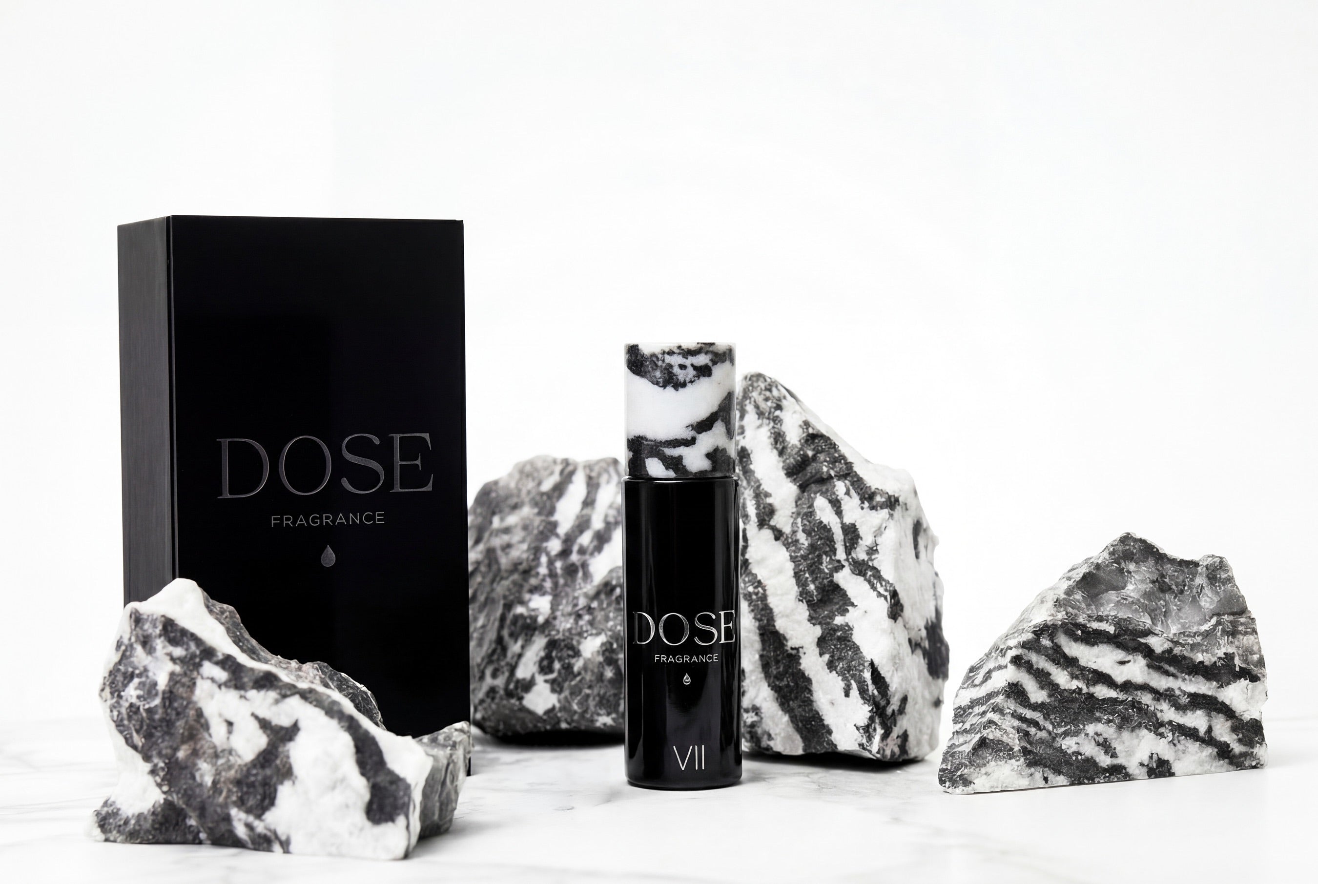 Parfum huileux de niche DOSE Fragrance N°VI - profond, ambré, magnétique. - roll-on 30ml