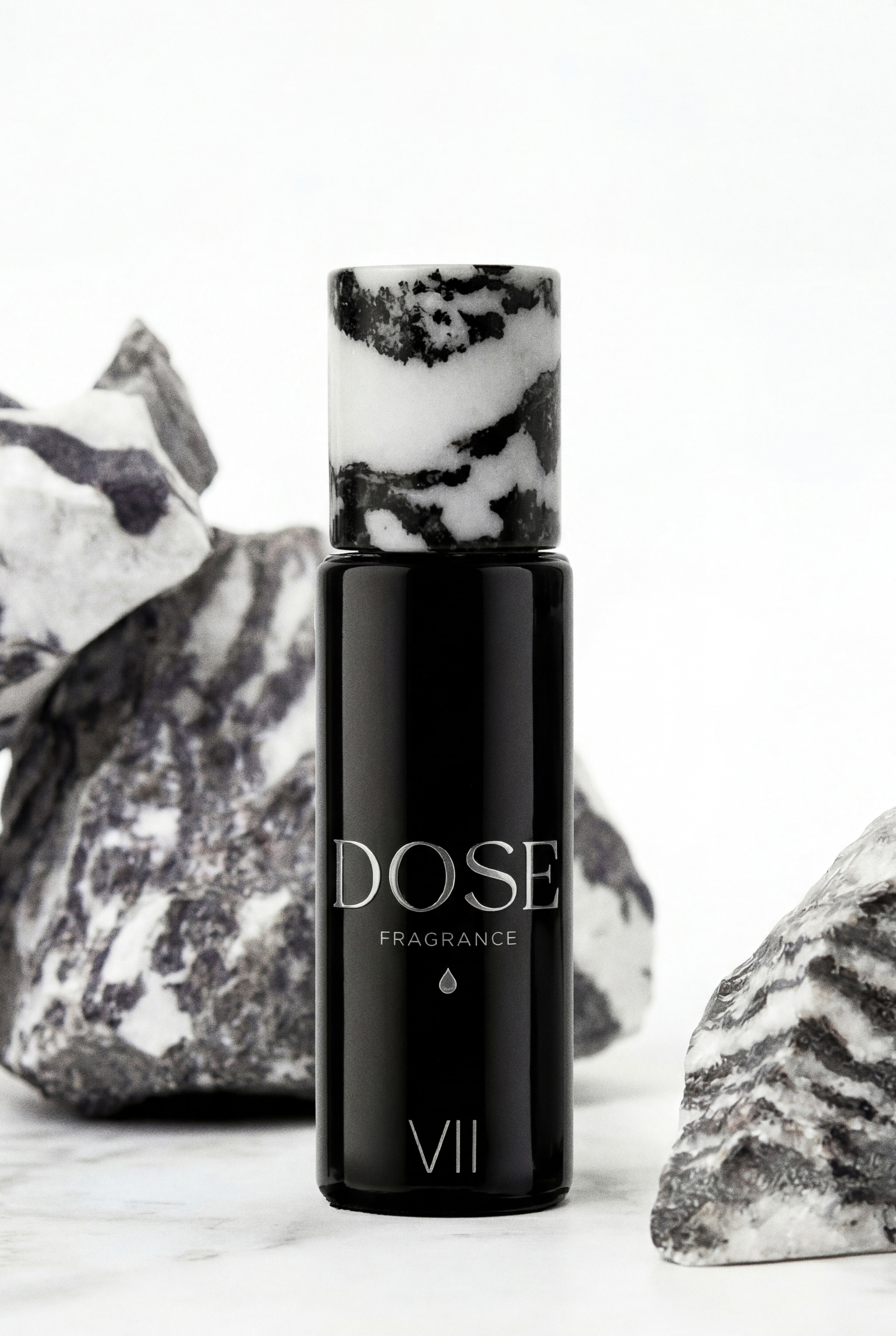 Parfum huileux de niche DOSE Fragrance N°VI - profond, ambré, magnétique. - roll-on 30ml