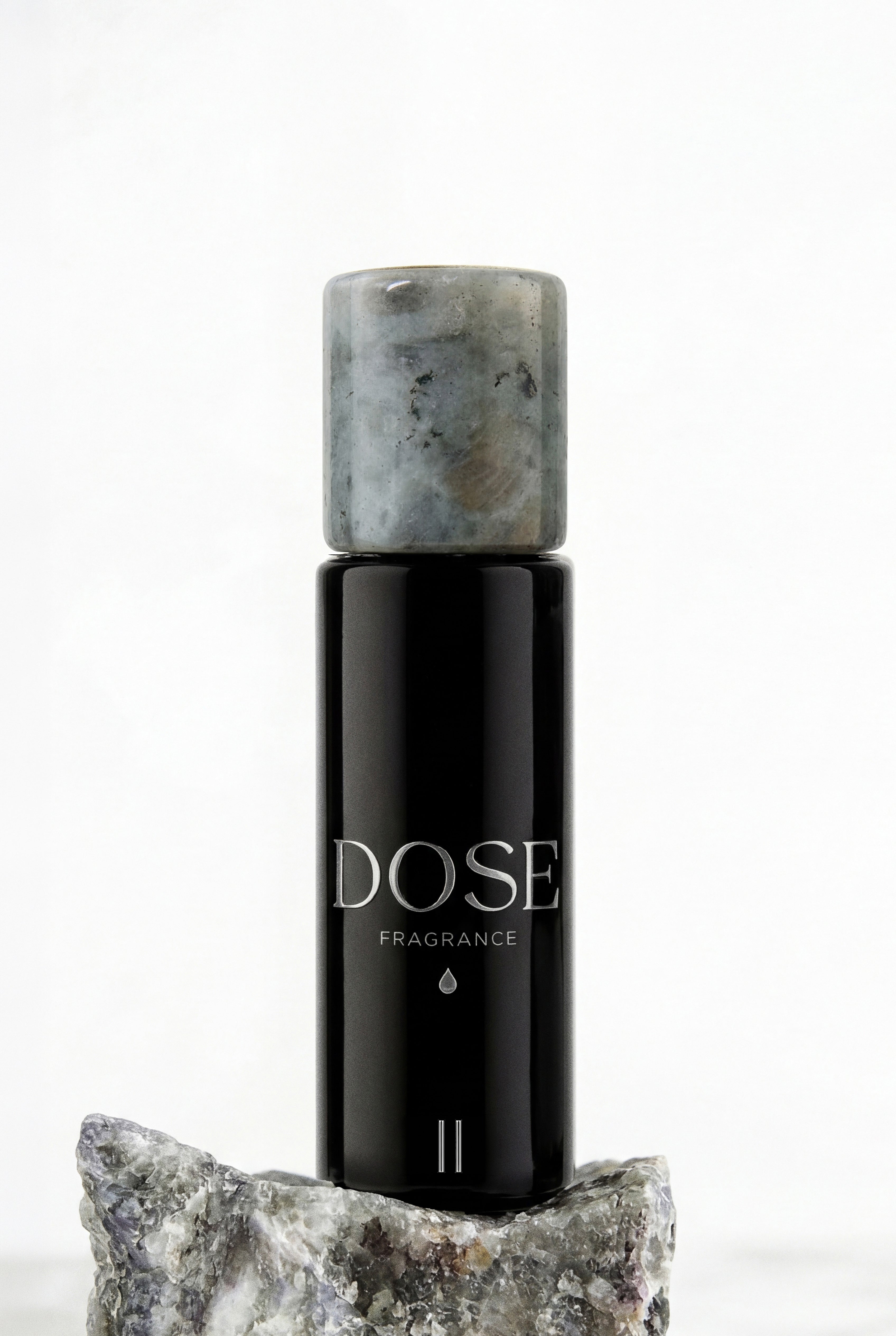 Parfum huileux de niche DOSE Fragrance N°II - Rosé, boisé, addictif. - roll-on 30ml